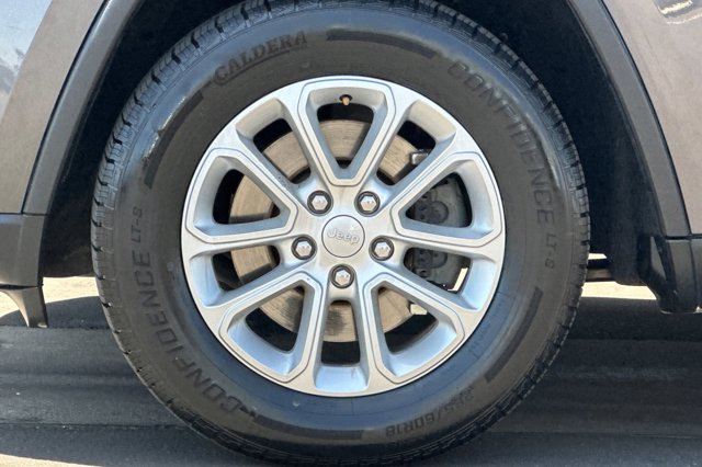 Vehicle image 26 of 28