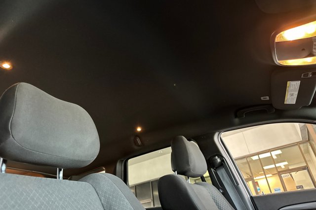 Vehicle image 17 of 28