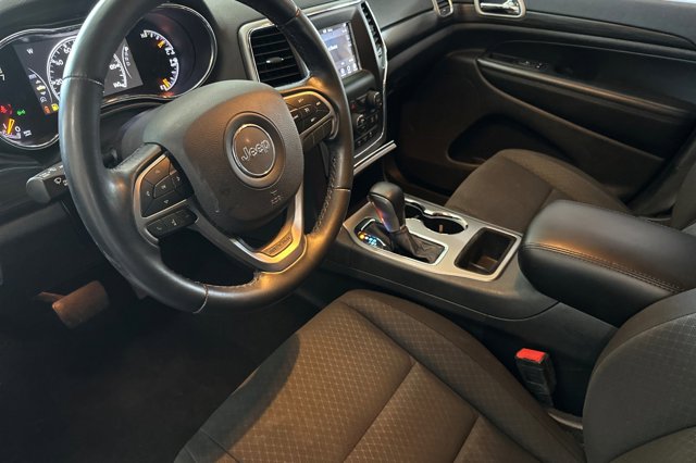 Vehicle image 10 of 28