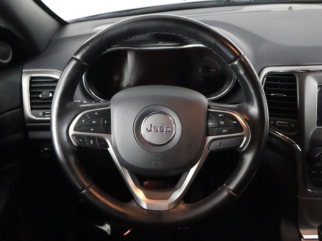 Vehicle image 33 of 52