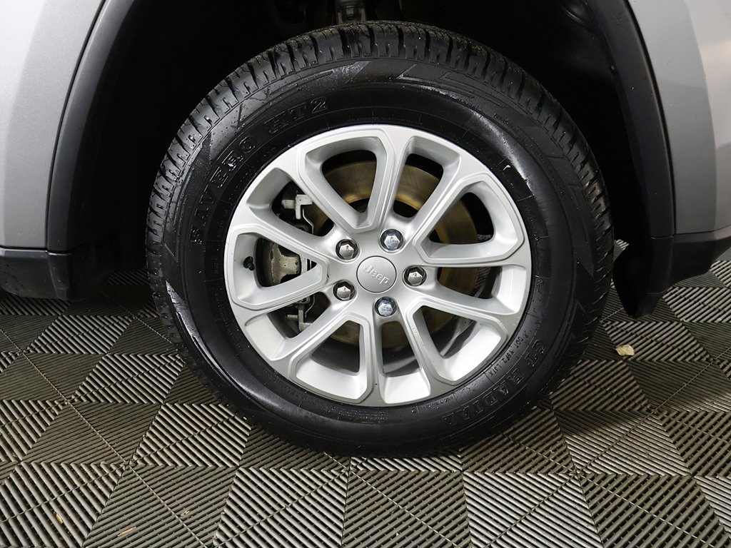 Vehicle image 19 of 52