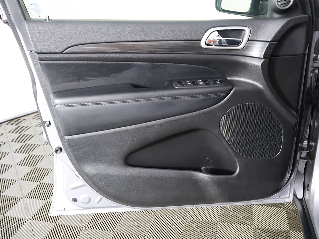 Vehicle image 20 of 52