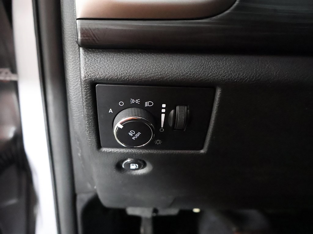 Vehicle image 32 of 52
