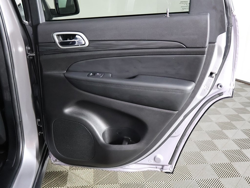 Vehicle image 23 of 52