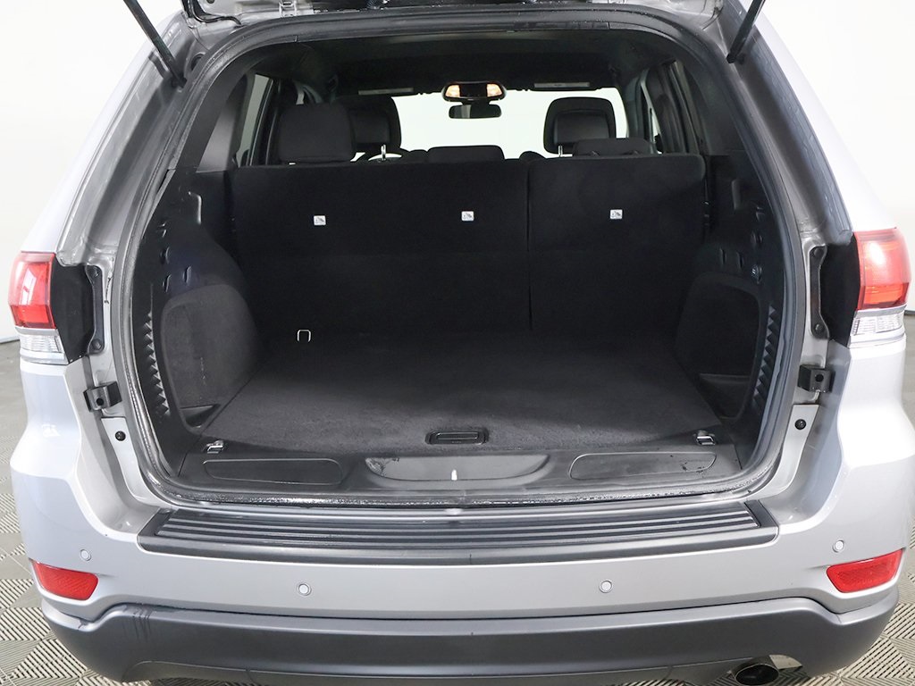 Vehicle image 17 of 52