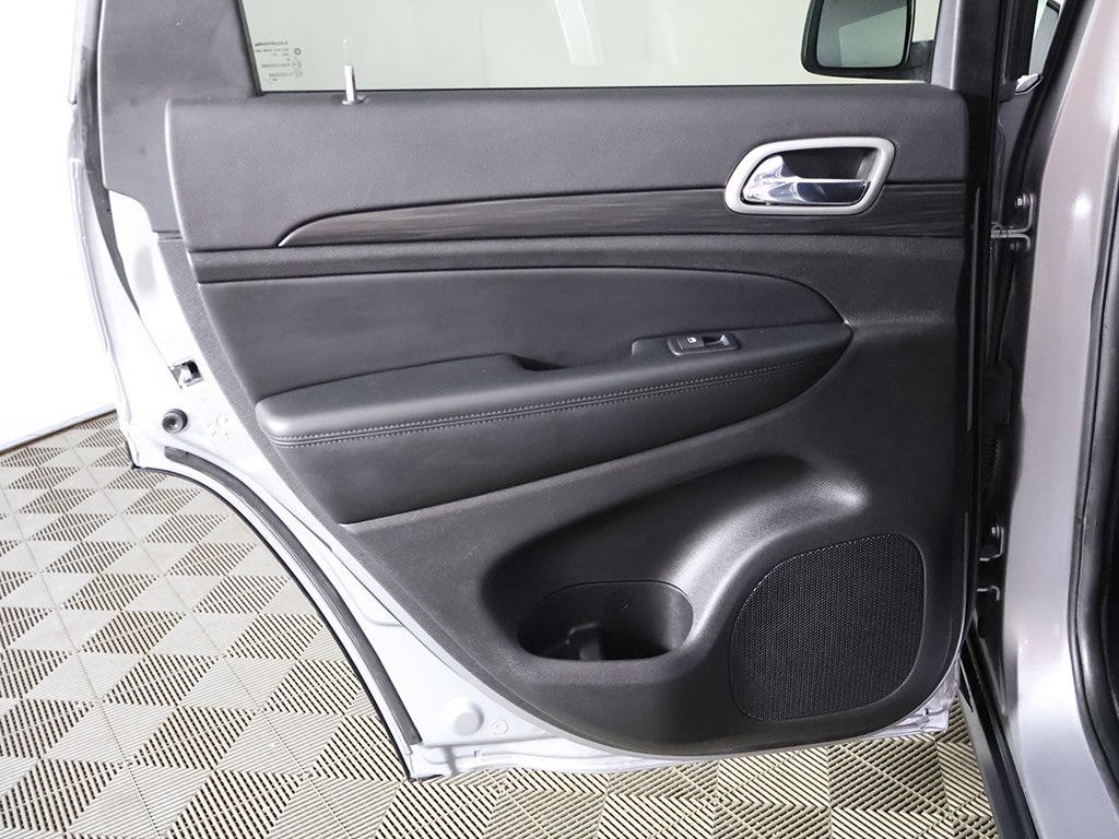 Vehicle image 22 of 52