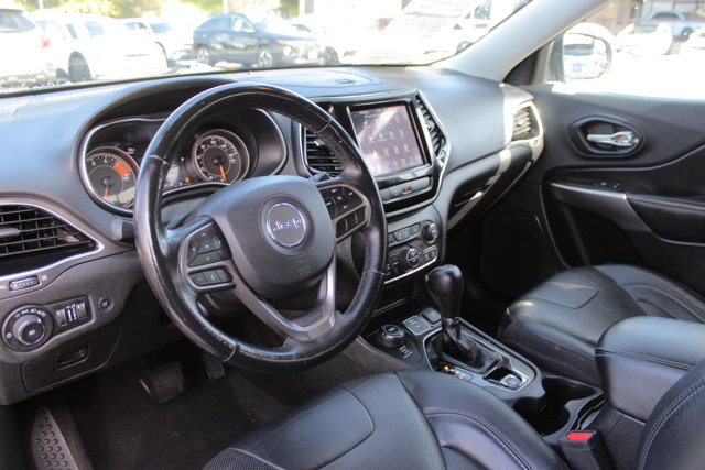 Vehicle image 21 of 29