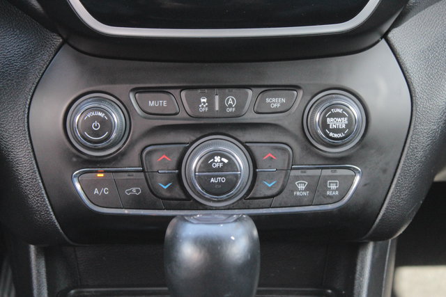 Vehicle image 18 of 29