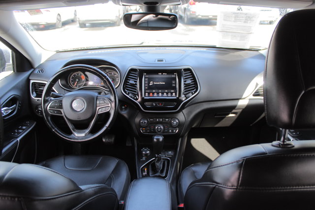 Vehicle image 13 of 29