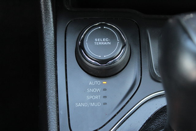 Vehicle image 16 of 29