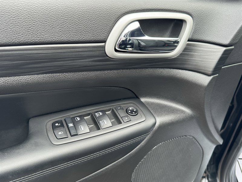 Vehicle image 11 of 21