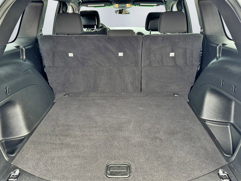 Vehicle image 17 of 21