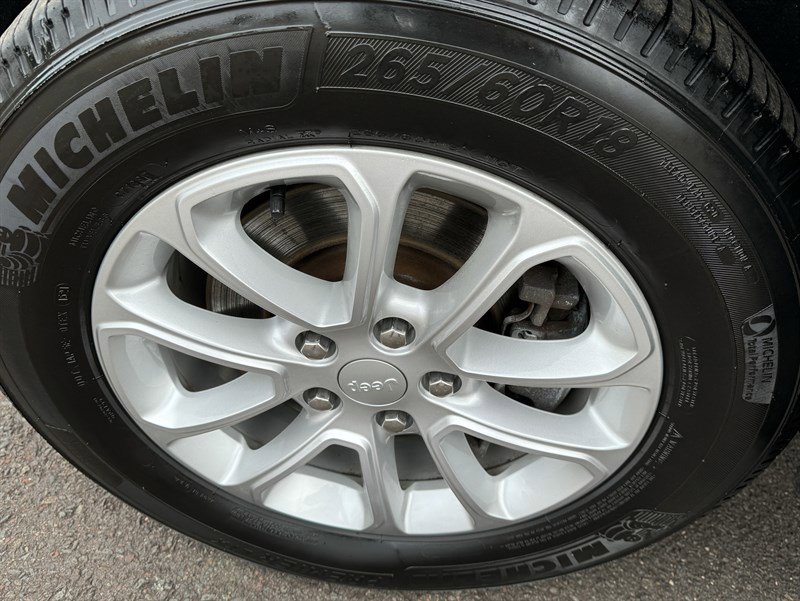 Vehicle image 10 of 21