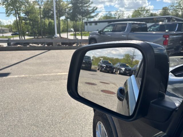 Vehicle image 22 of 25