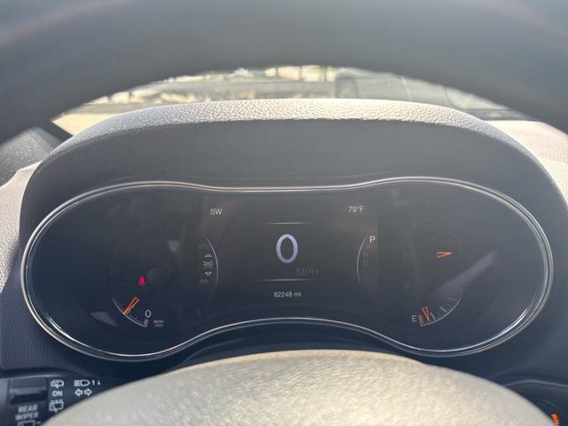 Vehicle image 21 of 25
