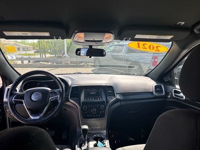 Vehicle image 17 of 25