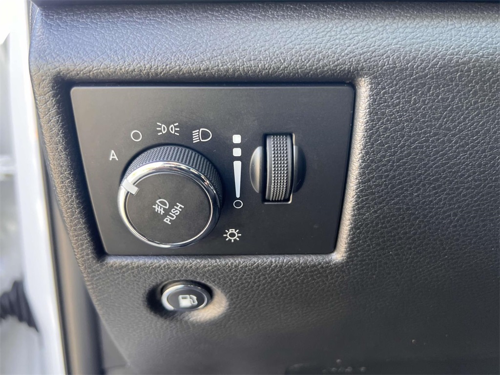 Vehicle image 18 of 31