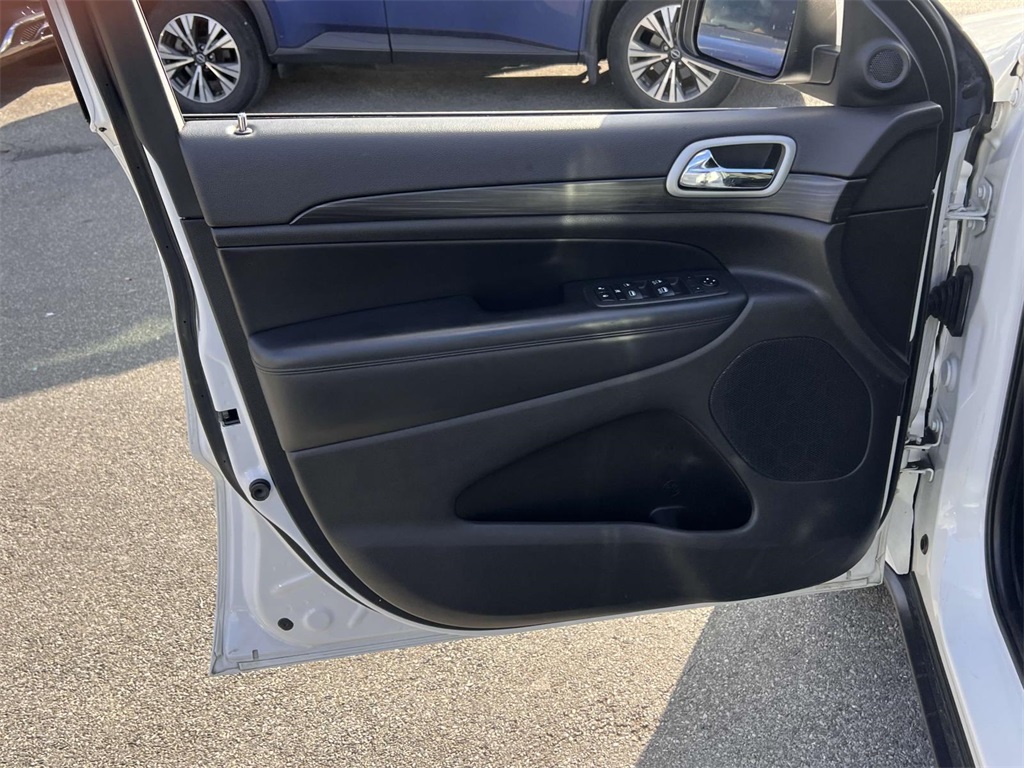 Vehicle image 15 of 31