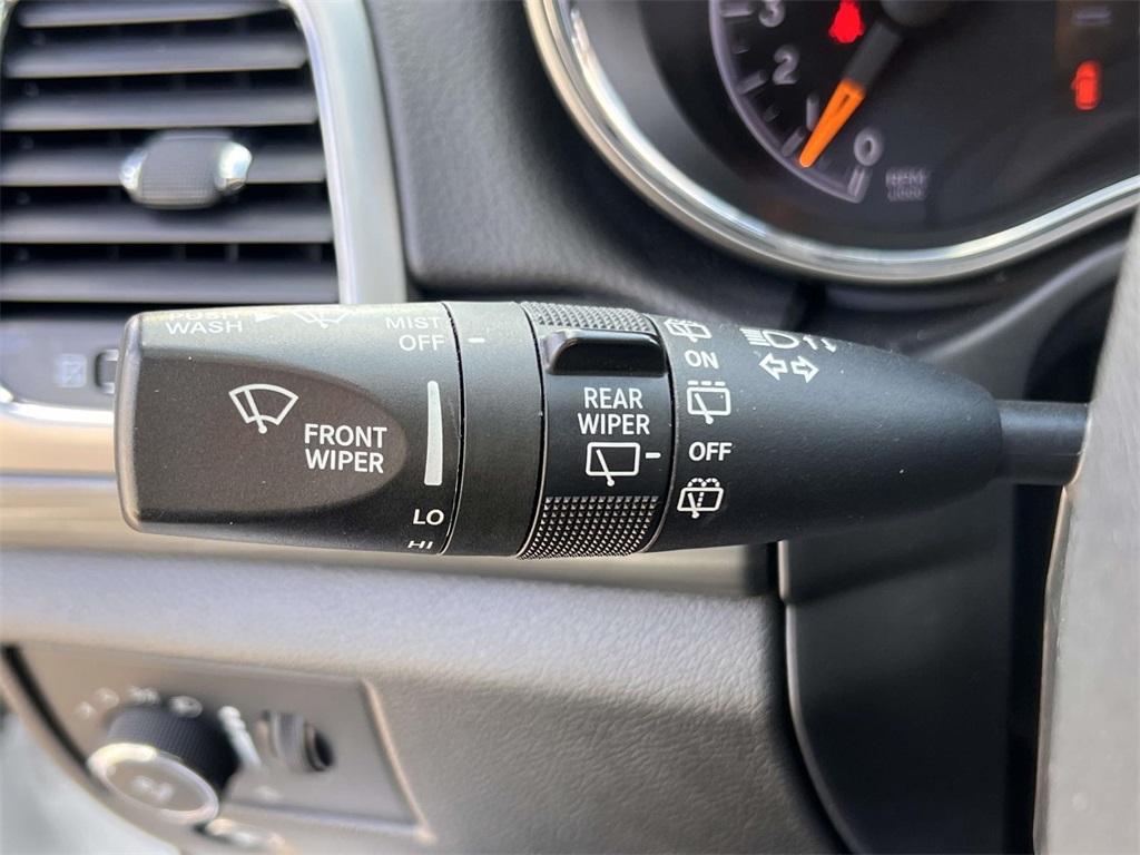 Vehicle image 21 of 31