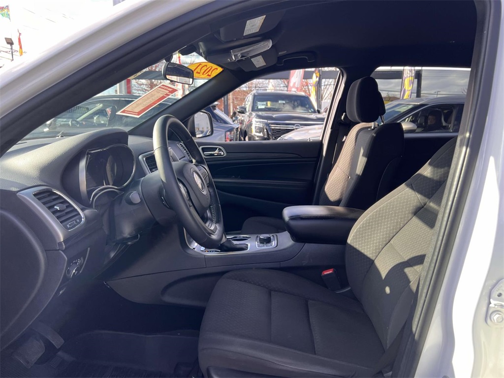Vehicle image 17 of 31