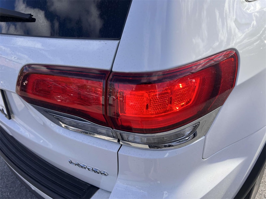 Vehicle image 10 of 31