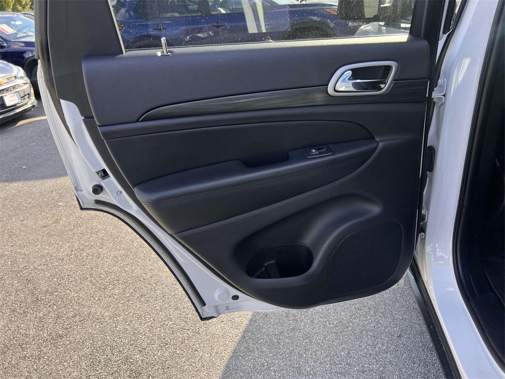 Vehicle image 11 of 31