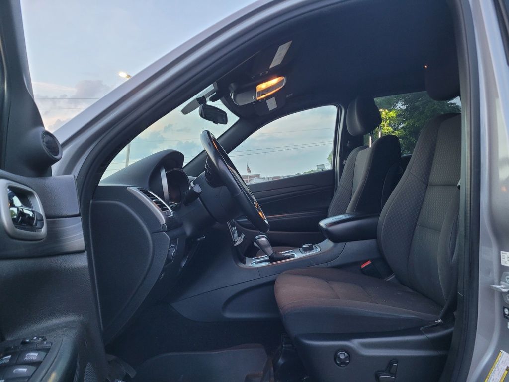 Vehicle image 11 of 23