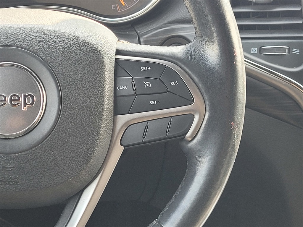 Vehicle image 27 of 34
