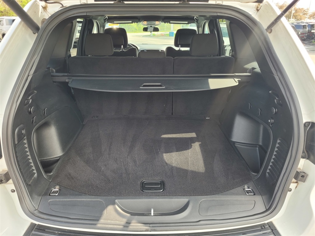 Vehicle image 17 of 34