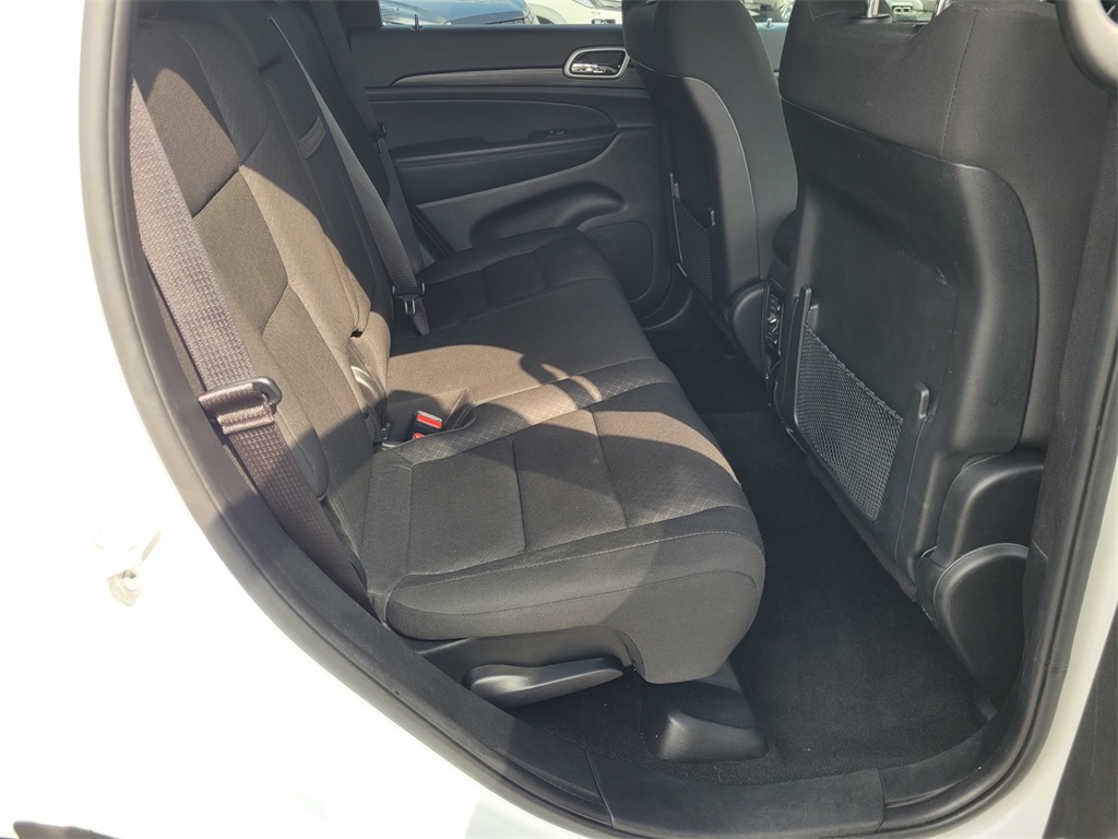 Vehicle image 18 of 34