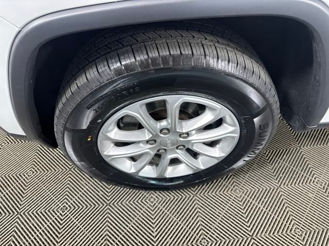 Vehicle image 9 of 29