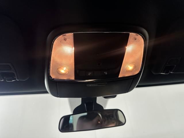 Vehicle image 25 of 29