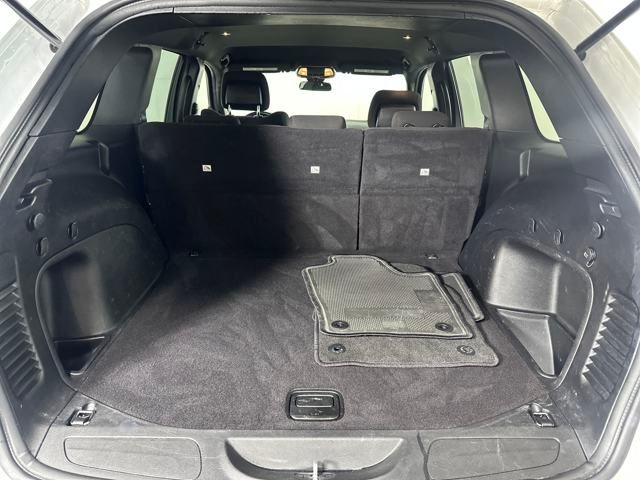 Vehicle image 10 of 29