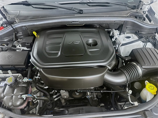 Vehicle image 26 of 28