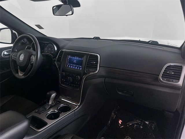 Vehicle image 25 of 28