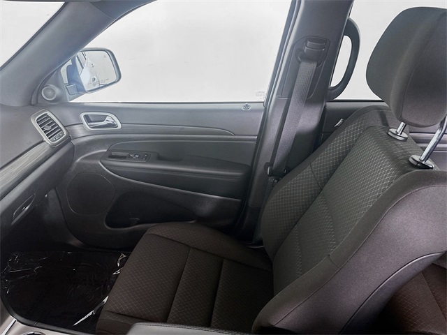Vehicle image 21 of 28