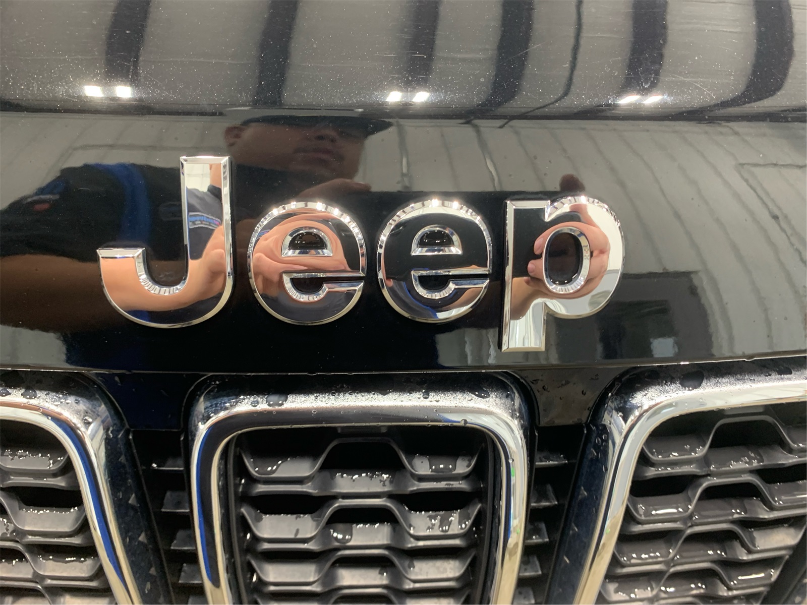 Vehicle image 29 of 32