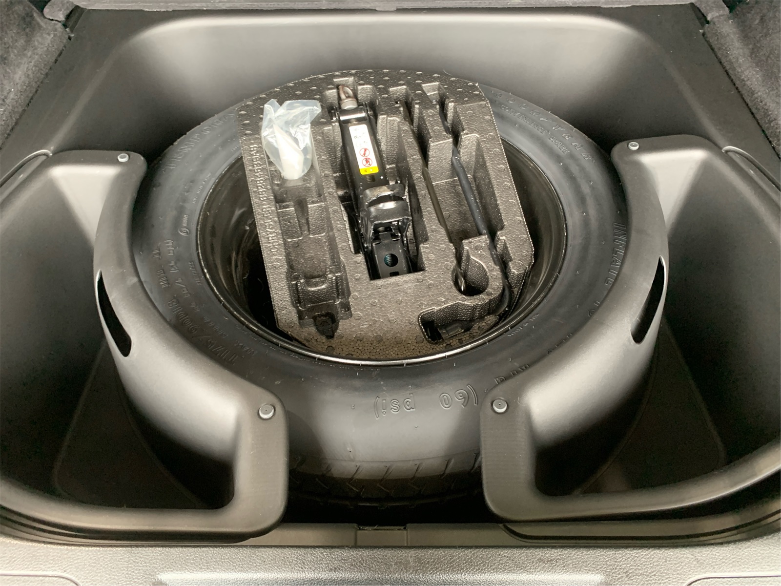 Vehicle image 31 of 32