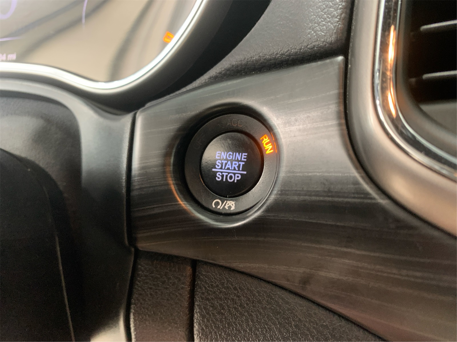 Vehicle image 21 of 32