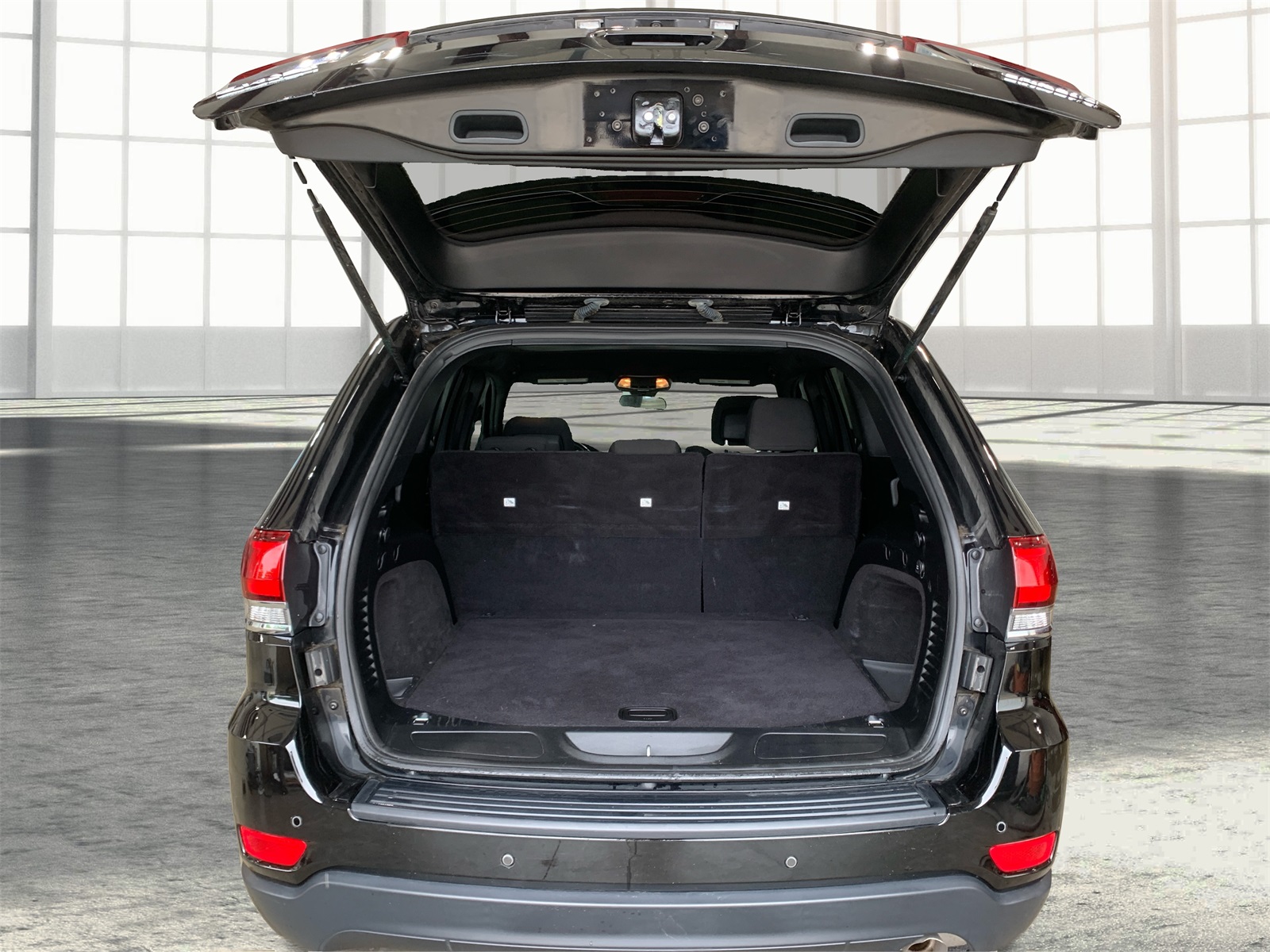 Vehicle image 10 of 32