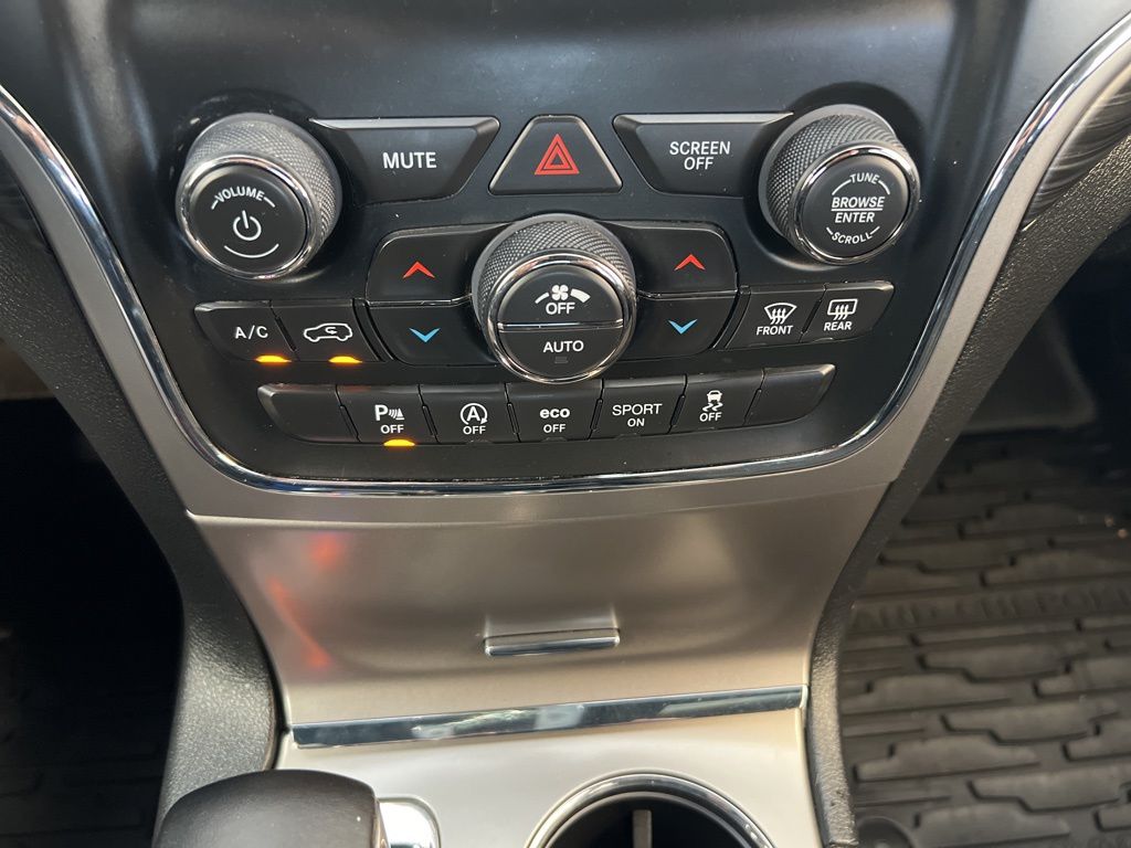 Vehicle image 32 of 45
