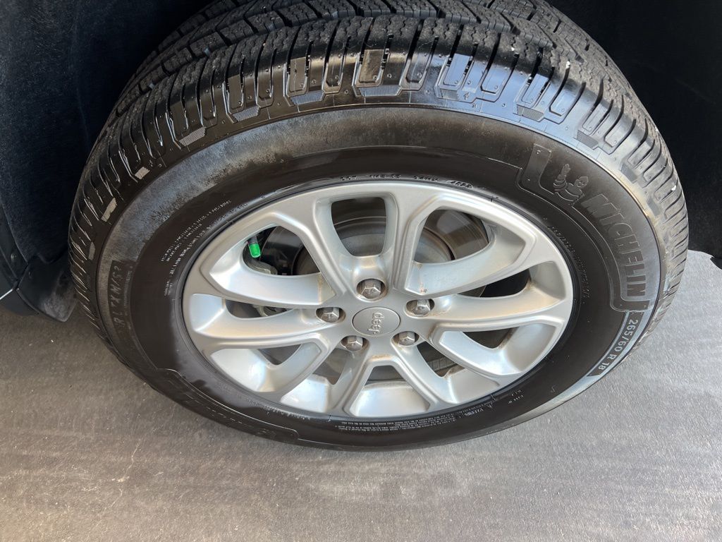 Vehicle image 18 of 45