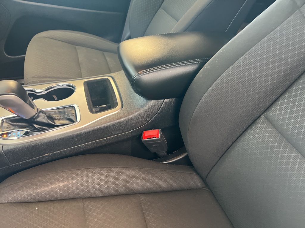 Vehicle image 37 of 45