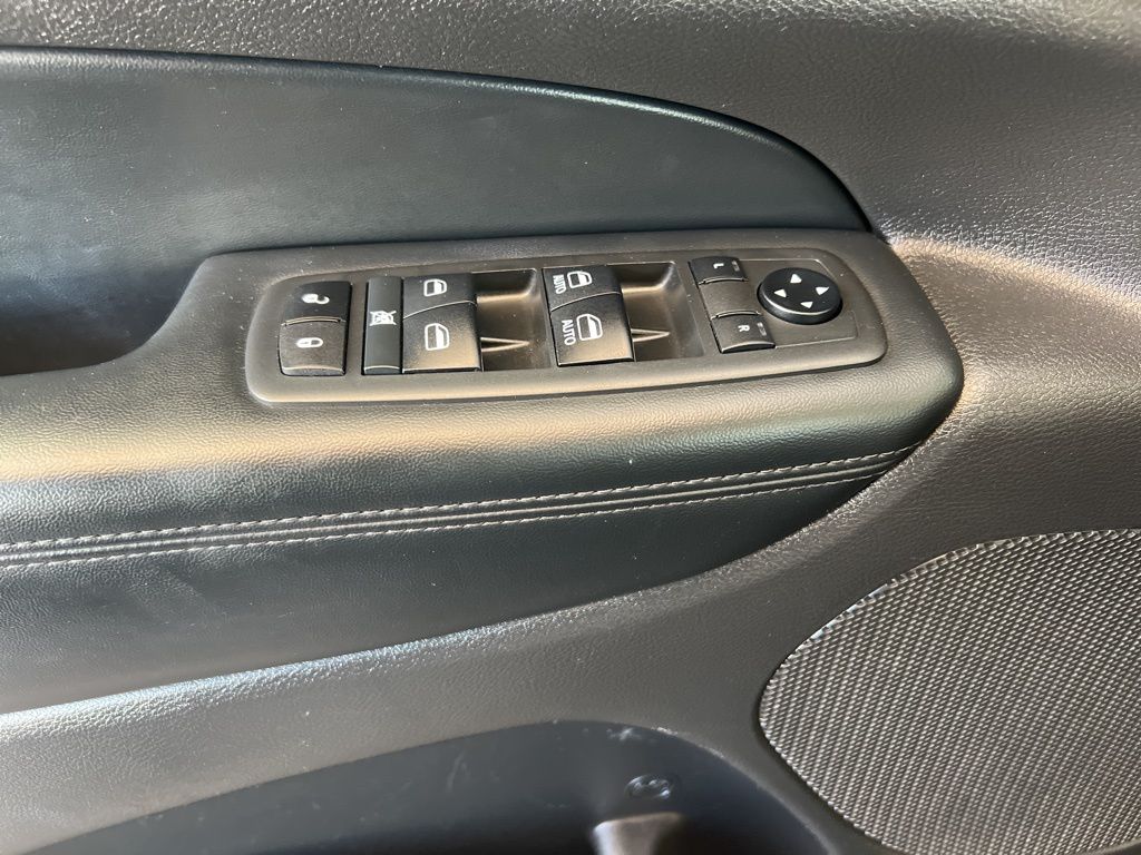 Vehicle image 41 of 45