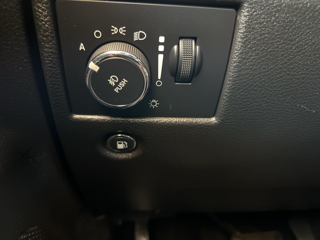 Vehicle image 35 of 45