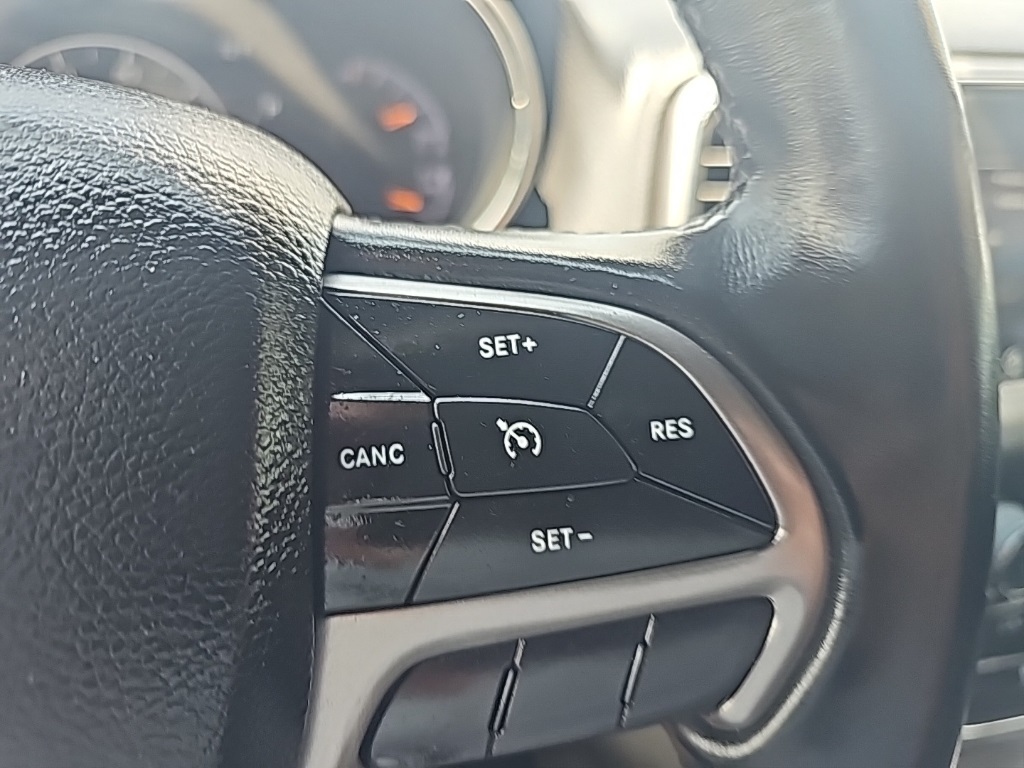 Vehicle image 24 of 26