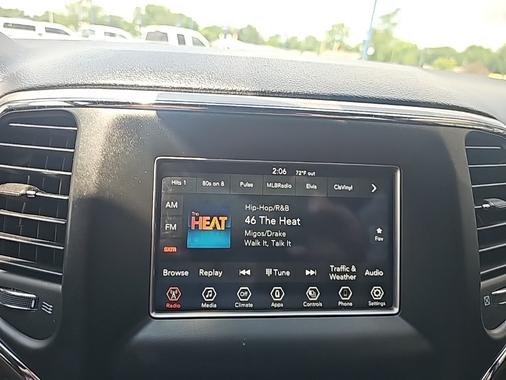 Vehicle image 19 of 26