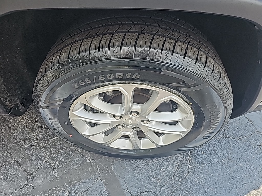 Vehicle image 10 of 26