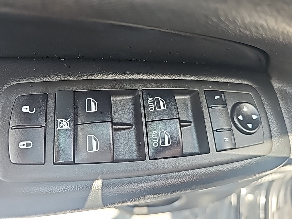 Vehicle image 23 of 26