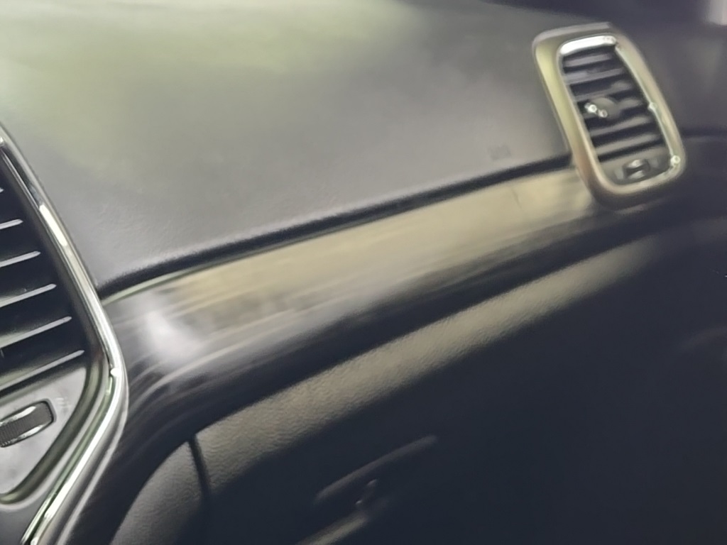 Vehicle image 27 of 35